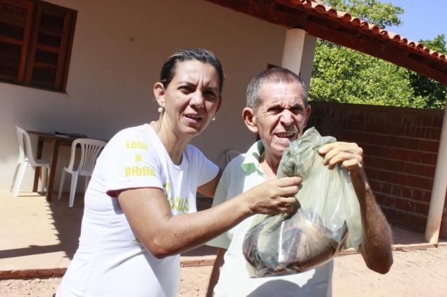 Prefeita Dra. Salete Rêgo faz a entrega de Peixes para famílias carentes. - Imagem 5