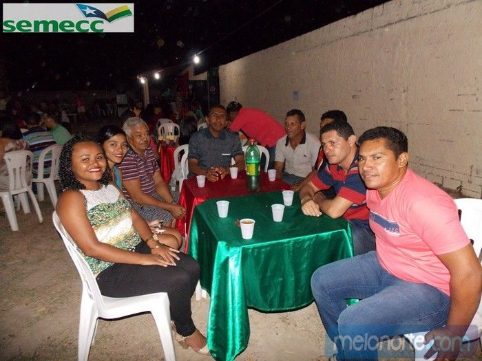   Confraternização de fim de ano aos profissionais da Educação Municipal - Imagem 39