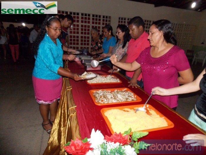   Confraternização de fim de ano aos profissionais da Educação Municipal - Imagem 70