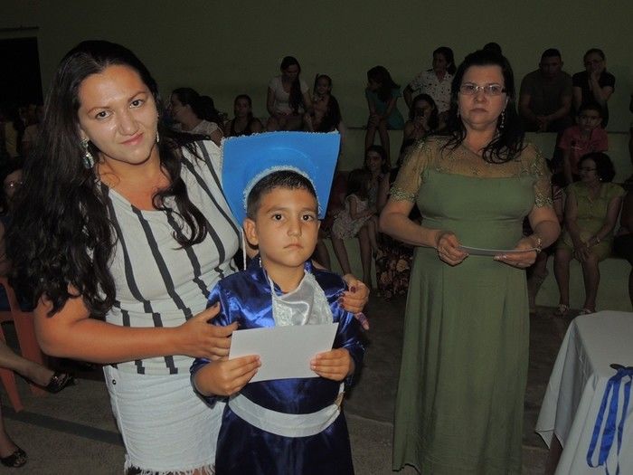 Estudantes participam de solenidade de entrega de certificados e medalhas - Imagem 41