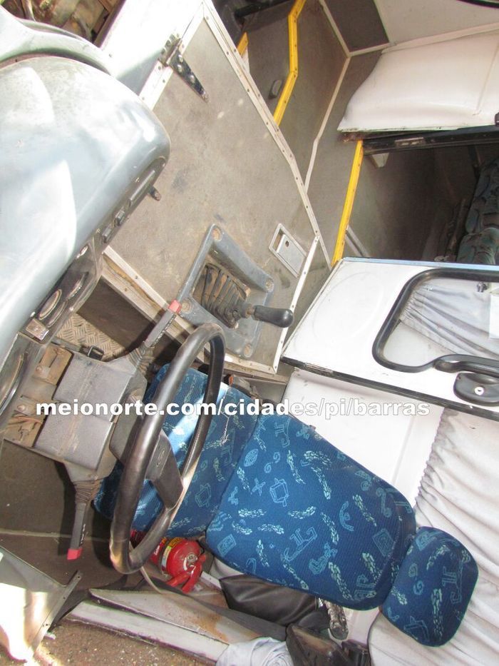 Ônibus da empresa Princesa do Sul tomba em Barras - Imagem 18