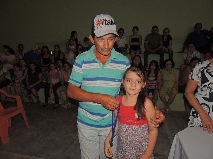 Estudantes participam de solenidade de entrega de certificados e medalhas - Imagem 60