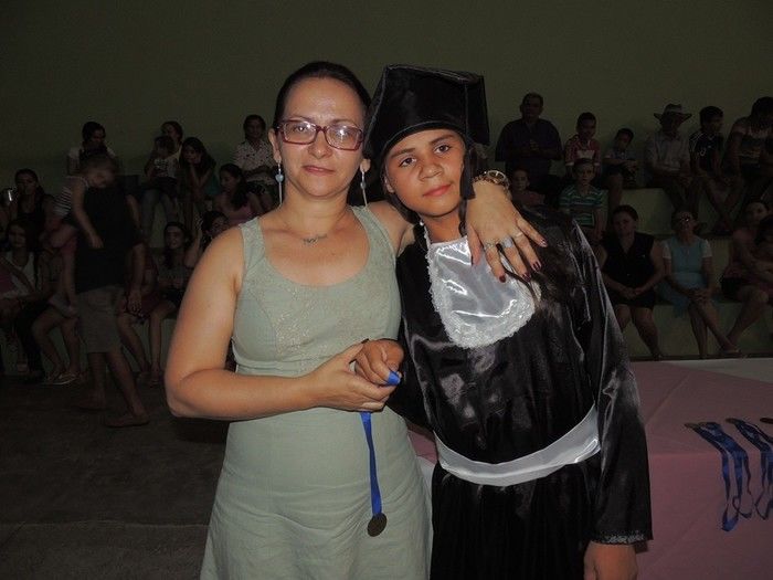 Estudantes participam de solenidade de entrega de certificados e medalhas - Imagem 55