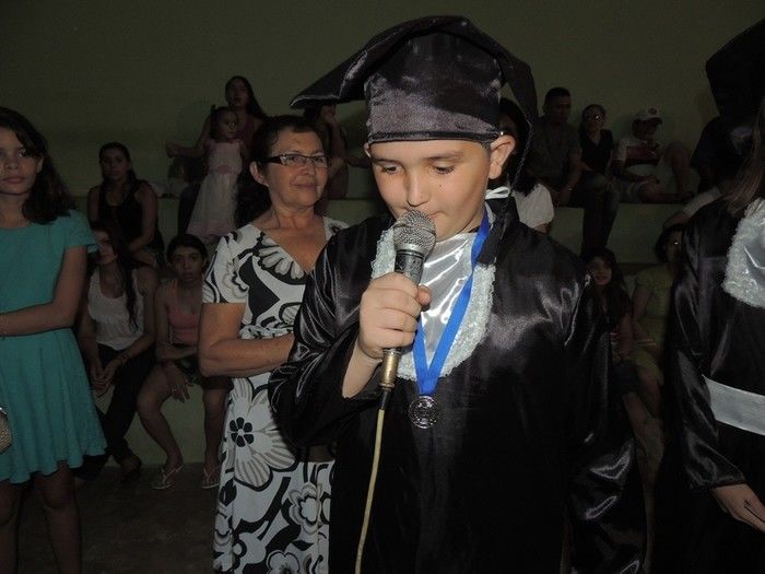 Estudantes participam de solenidade de entrega de certificados e medalhas - Imagem 87