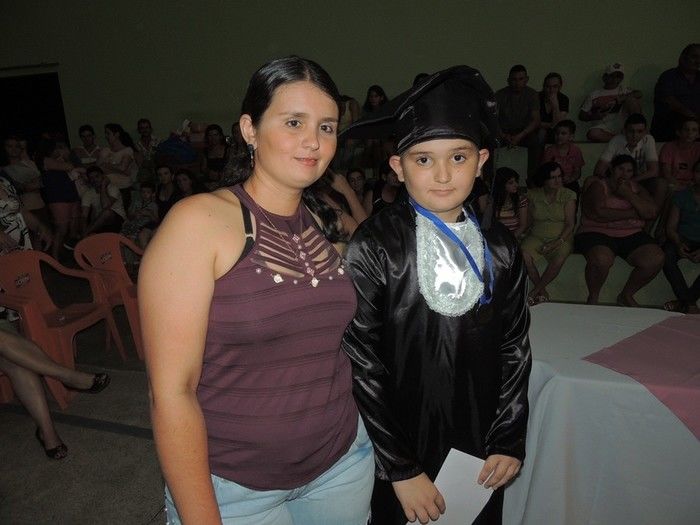 Estudantes participam de solenidade de entrega de certificados e medalhas - Imagem 67