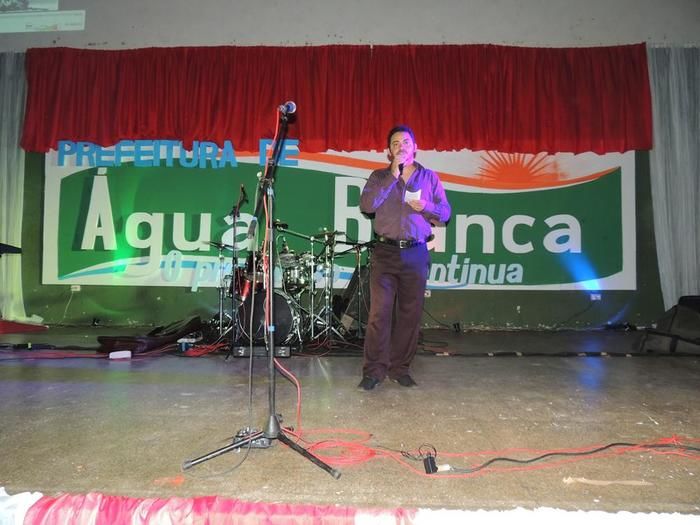 Prefeitura de Água Branca realiza festa de confraternização de fim de ano - Imagem 47