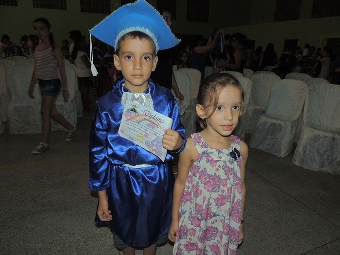 Estudantes participam de solenidade de entrega de certificados e medalhas - Imagem 95