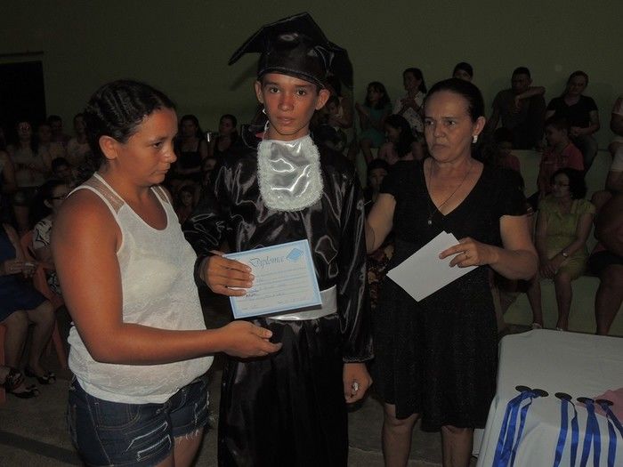 Estudantes participam de solenidade de entrega de certificados e medalhas - Imagem 29