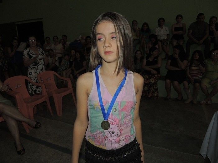 Estudantes participam de solenidade de entrega de certificados e medalhas - Imagem 65