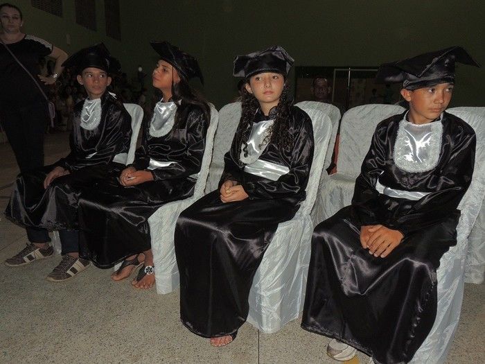 Estudantes participam de solenidade de entrega de certificados e medalhas - Imagem 2