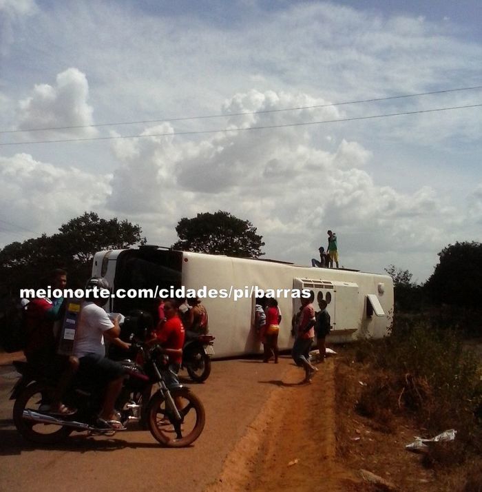 Ônibus da empresa Princesa do Sul tomba em Barras - Imagem 12