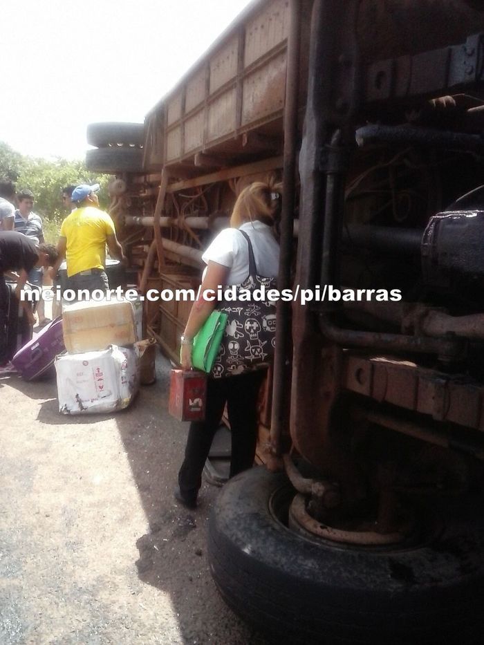 Ônibus da empresa Princesa do Sul tomba em Barras - Imagem 5