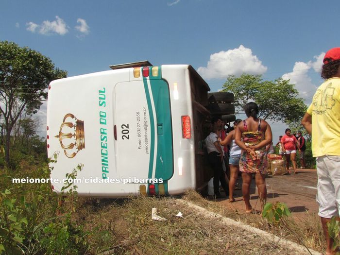 Ônibus da empresa Princesa do Sul tomba em Barras - Imagem 7