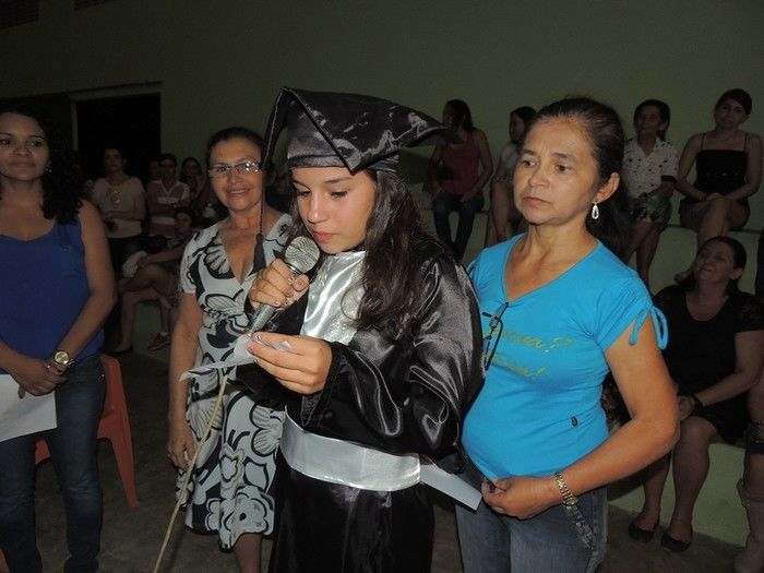 Estudantes participam de solenidade de entrega de certificados e medalhas - Imagem 83