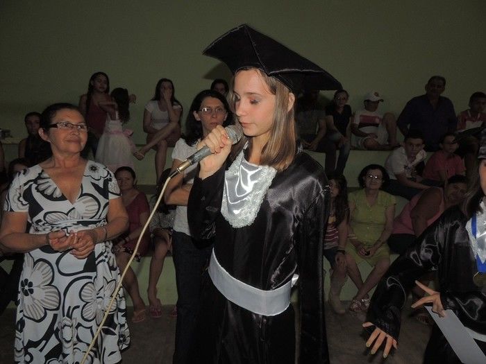 Estudantes participam de solenidade de entrega de certificados e medalhas - Imagem 84