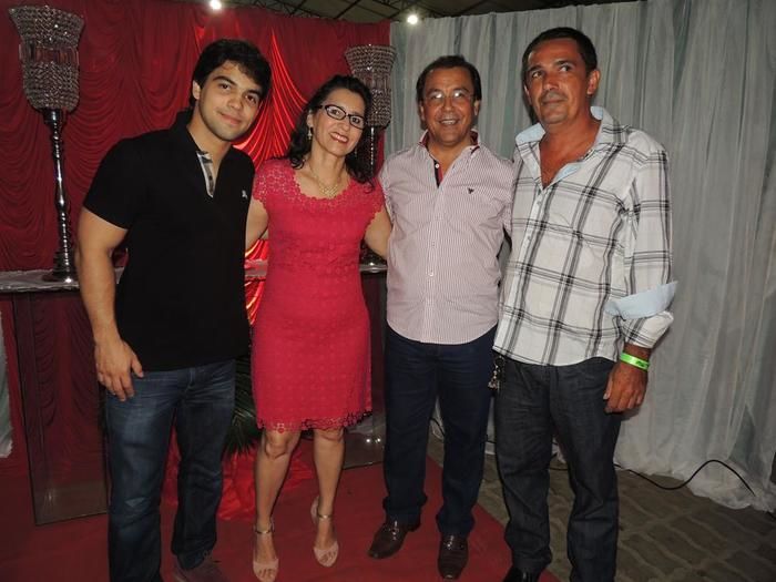 Prefeitura de Água Branca realiza festa de confraternização de fim de ano - Imagem 32