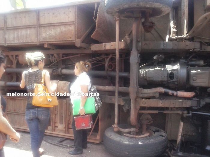 Ônibus da empresa Princesa do Sul tomba em Barras - Imagem 4