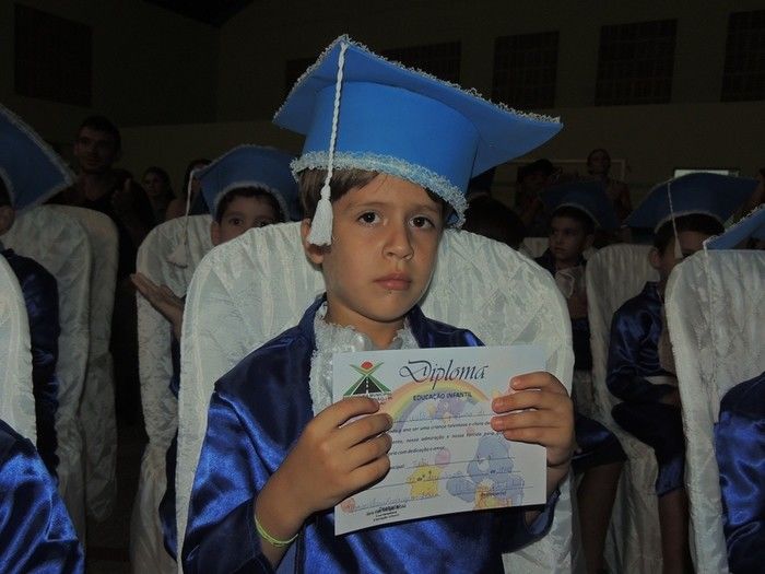 Estudantes participam de solenidade de entrega de certificados e medalhas - Imagem 30