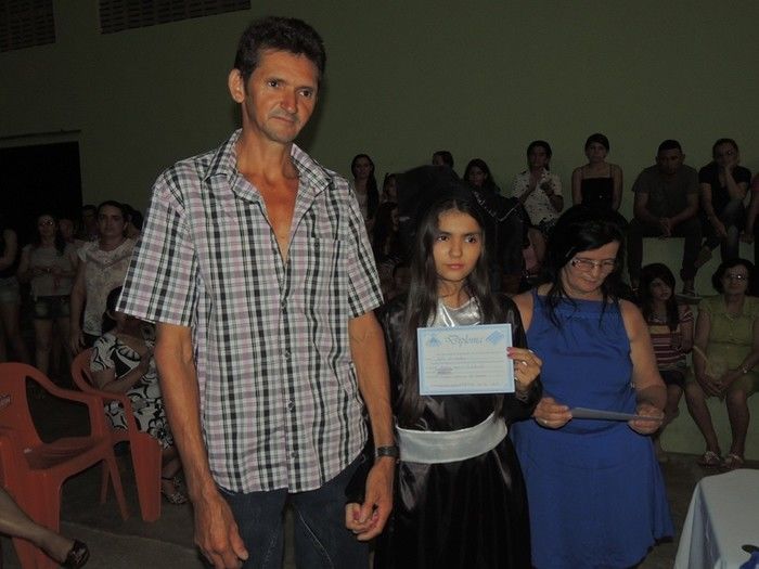 Estudantes participam de solenidade de entrega de certificados e medalhas - Imagem 47