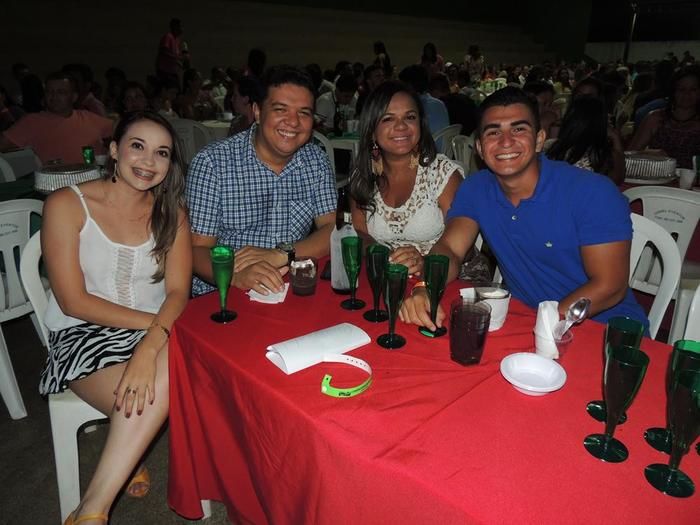 Prefeitura de Água Branca realiza festa de confraternização de fim de ano - Imagem 44