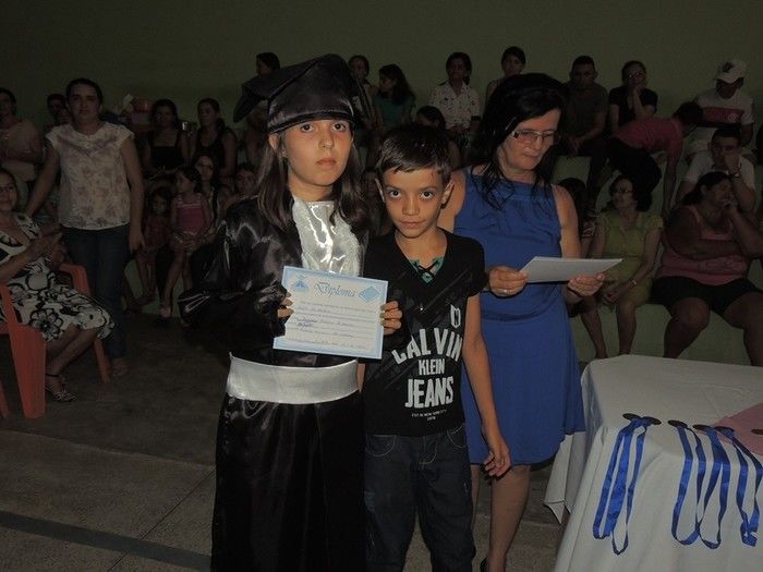 Estudantes participam de solenidade de entrega de certificados e medalhas - Imagem 46