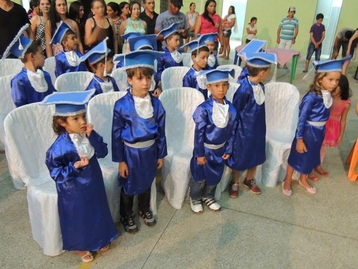Estudantes participam de solenidade de entrega de certificados e medalhas - Imagem 10