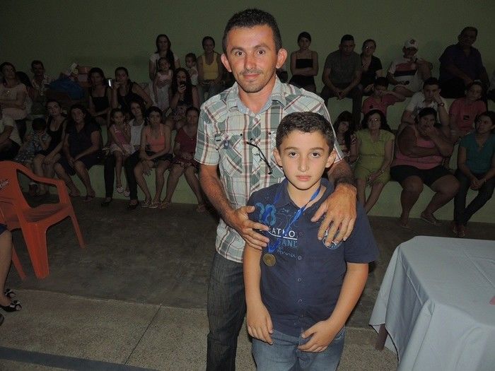 Estudantes participam de solenidade de entrega de certificados e medalhas - Imagem 70