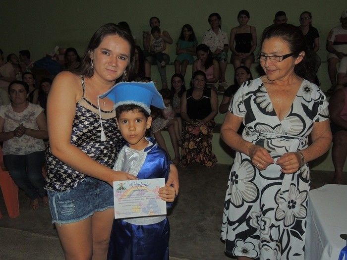 Estudantes participam de solenidade de entrega de certificados e medalhas - Imagem 36