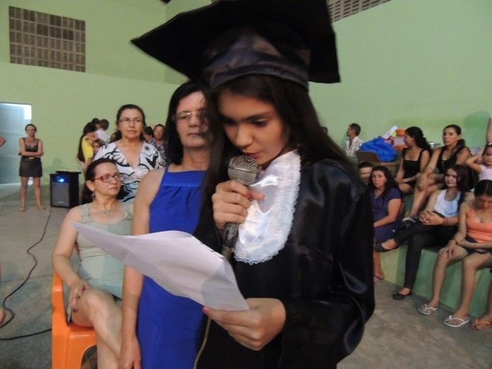 Estudantes participam de solenidade de entrega de certificados e medalhas - Imagem 77