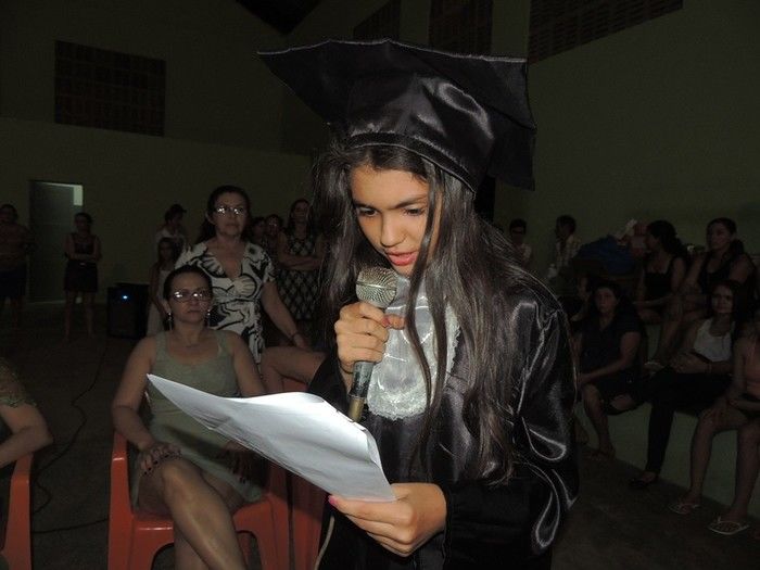 Estudantes participam de solenidade de entrega de certificados e medalhas - Imagem 76