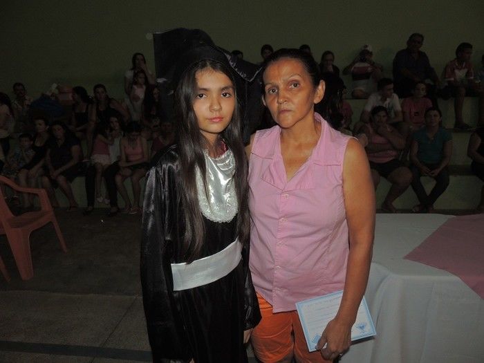 Estudantes participam de solenidade de entrega de certificados e medalhas - Imagem 68