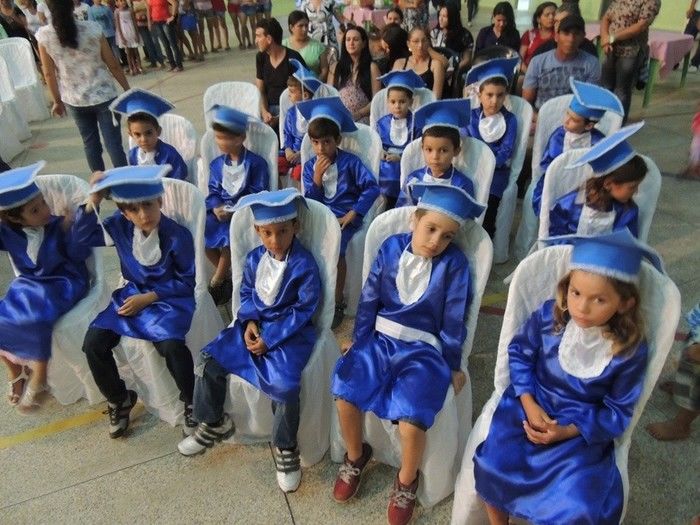 Estudantes participam de solenidade de entrega de certificados e medalhas - Imagem 8