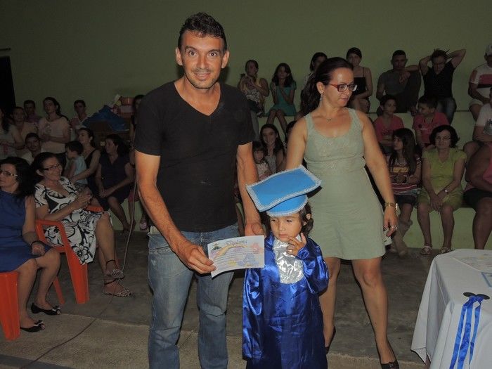 Estudantes participam de solenidade de entrega de certificados e medalhas - Imagem 27