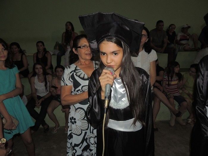 Estudantes participam de solenidade de entrega de certificados e medalhas - Imagem 86
