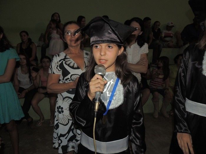 Estudantes participam de solenidade de entrega de certificados e medalhas - Imagem 85