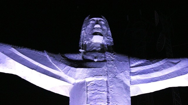 Imagem do Cristo Recebe iluminação Especial  - Imagem 3