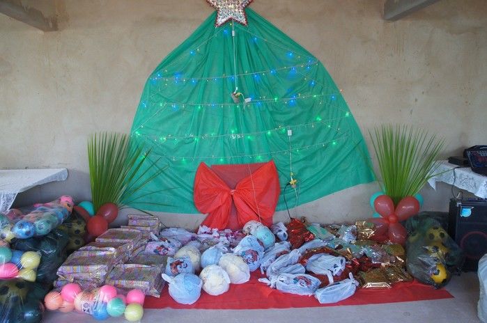 Primeira Dama de Monte Alegre do Piauí faz entrega de presentes na comunidade Paus.  - Imagem 1