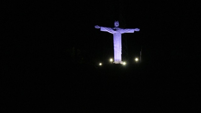Imagem do Cristo Recebe iluminação Especial  - Imagem 5