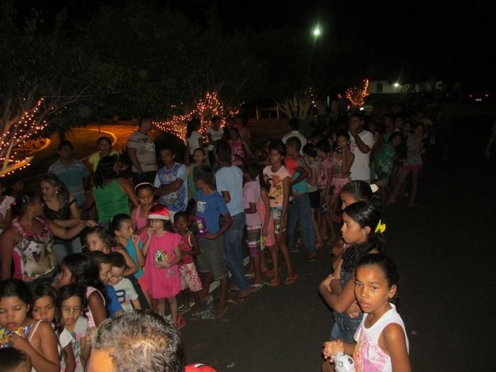 Papai Noel Faz entrega de Presentes na Praça Central de Agricolândia - Imagem 13