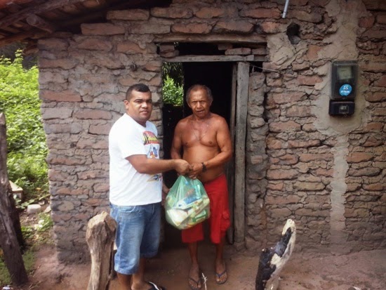 Loja Jp Variedades Faz entrega de Cesta de Alimentos da Campanha Natal sem Fome - Imagem 11