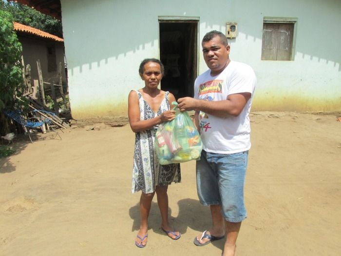 Loja Jp Variedades Faz entrega de Cesta de Alimentos da Campanha Natal sem Fome - Imagem 9