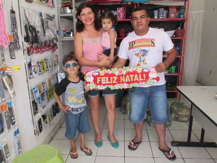 Loja Jp Variedades Faz entrega de Cesta de Alimentos da Campanha Natal sem Fome - Imagem 1