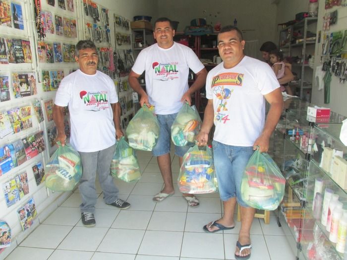 Loja Jp Variedades Faz entrega de Cesta de Alimentos da Campanha Natal sem Fome - Imagem 7