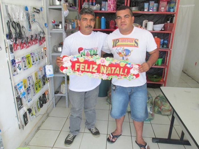 Loja Jp Variedades Faz entrega de Cesta de Alimentos da Campanha Natal sem Fome - Imagem 2