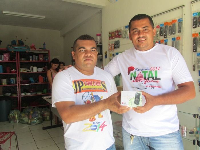 Loja Jp Variedades Faz entrega de Cesta de Alimentos da Campanha Natal sem Fome - Imagem 6