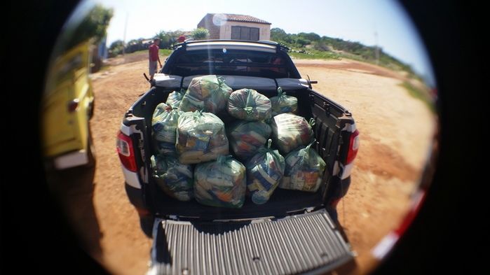 Cestas básicas são distribuídas para as famílias carentes do município - Imagem 1