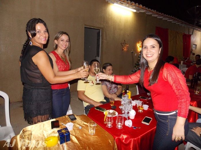 Vereador Dr. Salvador Neto e esposa enfermeira Amanda Resende realizou ceia natalina aos amigos - Imagem 34