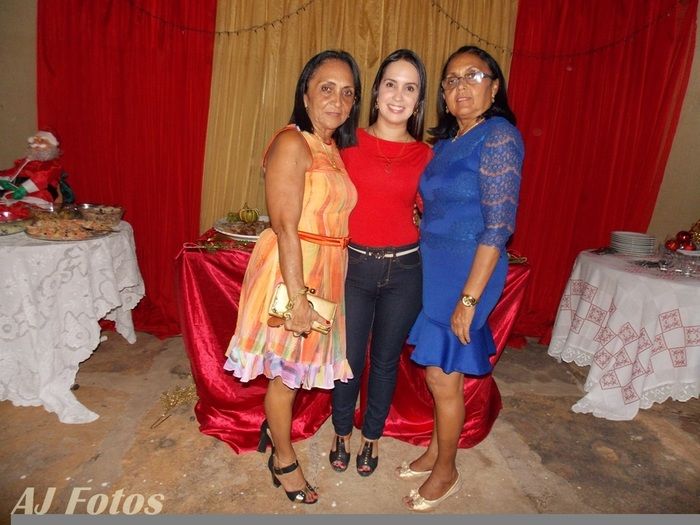 Vereador Dr. Salvador Neto e esposa enfermeira Amanda Resende realizou ceia natalina aos amigos - Imagem 17