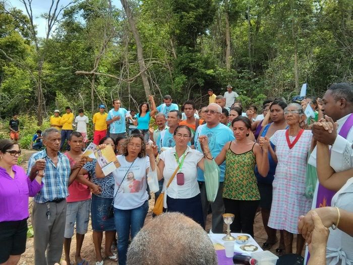 Igreja Católica realiza Missa às margens da BR 135 em solidariedade às vítimas e em apelo às autoridades  - Imagem 3