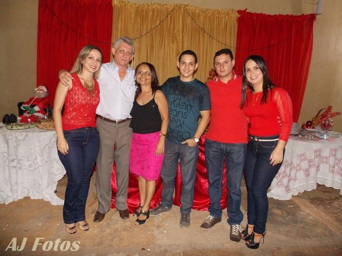 Vereador Dr. Salvador Neto e esposa enfermeira Amanda Resende realizou ceia natalina aos amigos - Imagem 24